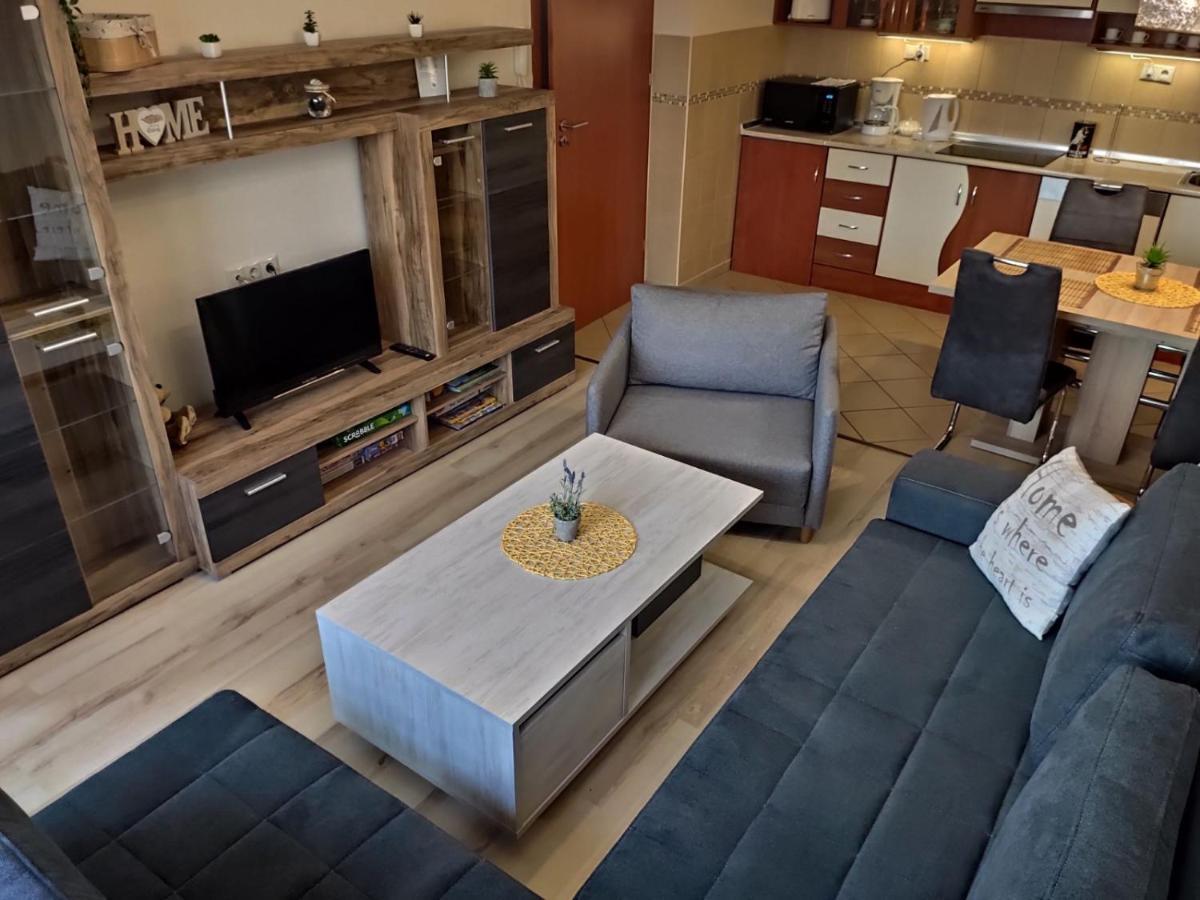 Holiday Apartman Sarvar Luaran gambar